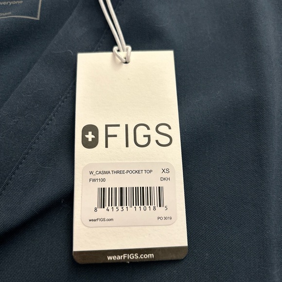 NWT Figs Women’s Scrub Top - Picture 2 of 2